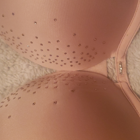 NWOT Victoria's Secret Bra - Picture 2 of 3